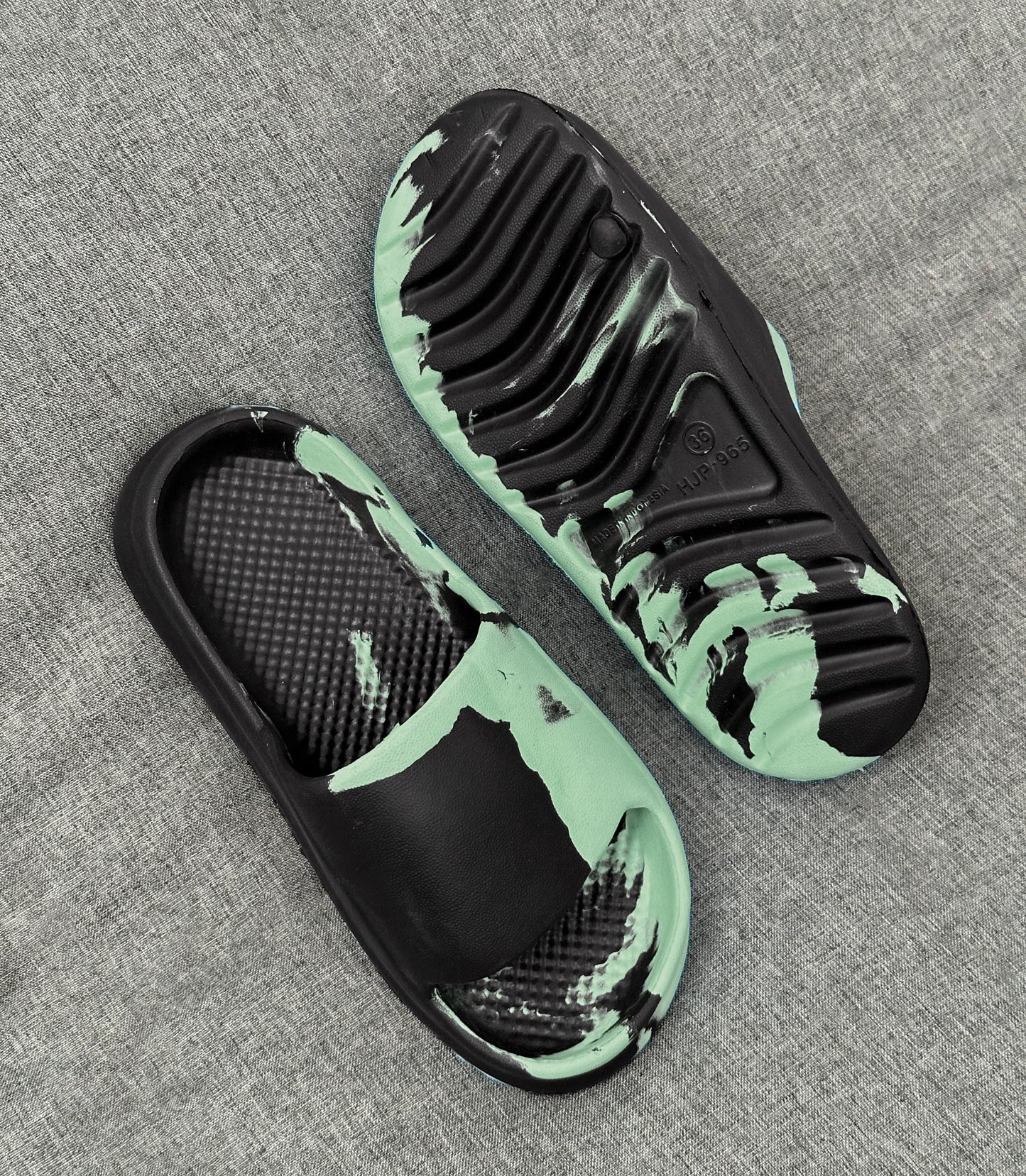 Sandal Tie Dye Pria 965M